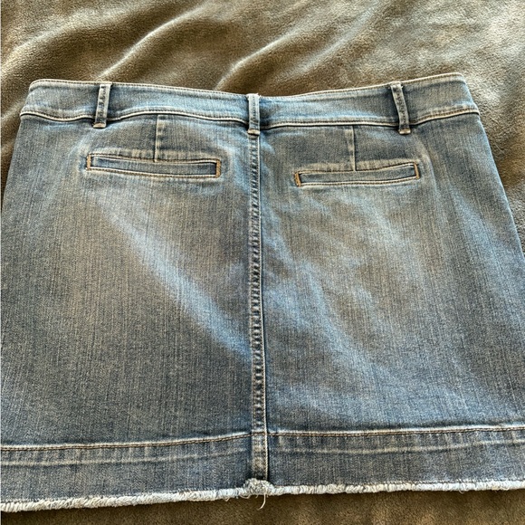 Denim Mini Skirt LOFT Frayed Hem Y2K Low Rise Jean Skirt Size 6 vintage - Picture 10 of 10